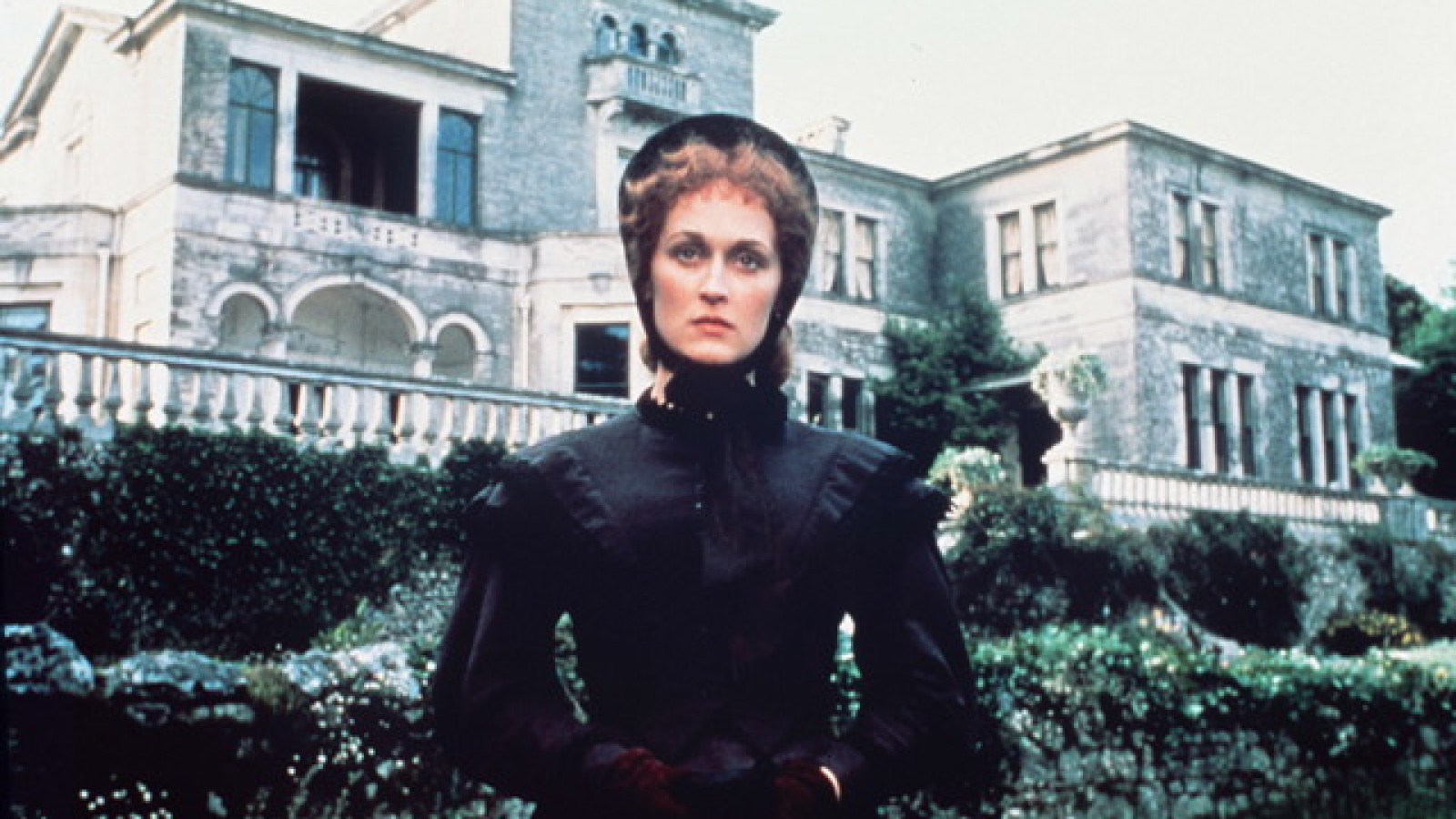 Title: FRENCH LIEUTENANT'S WOMAN, THE ¥ Pers: STREEP, MERYL ¥ Year: 1981 ¥ Dir: REISZ, KAREL ¥ Ref: FRE013BG ¥ Credit: [ UNITED ARTISTS / THE KOBAL COLLECTION ]