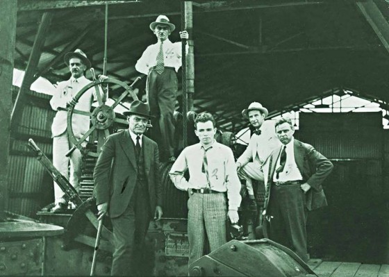 O escritor Monteiro Lobato e os homens da Companhia Petróleo do Brasil