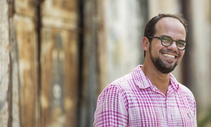 “Não vou alongar a trama apenas para que venha escrito ‘romance’ na capa”, diz Marcelo Moutinho