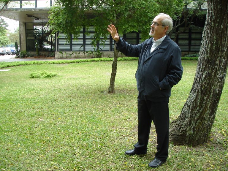 Entrevista com Luiz Antonio de Assis Brasil – O maior formador de escritores do país